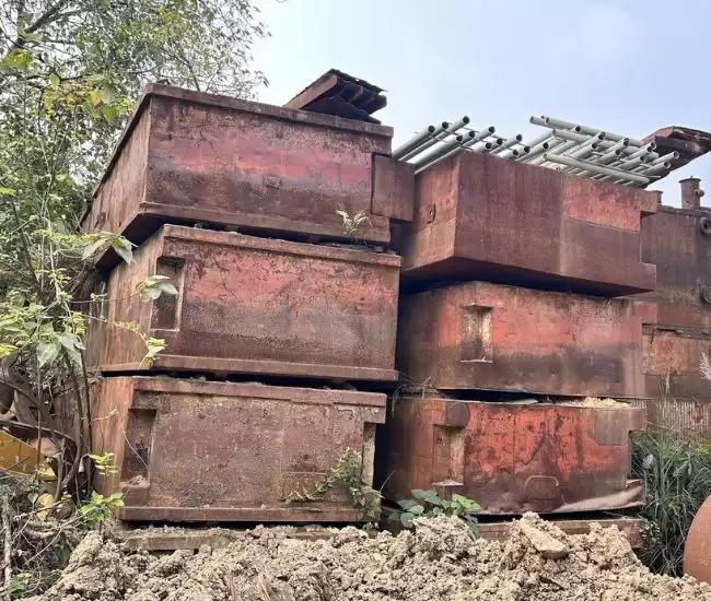 Ponton,sà lan boong cũ hư hỏng phế liệu