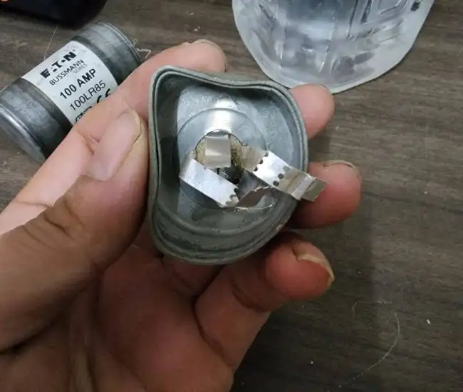 Cầu Chì Ống Công Nghiệp Có Bạc Không?